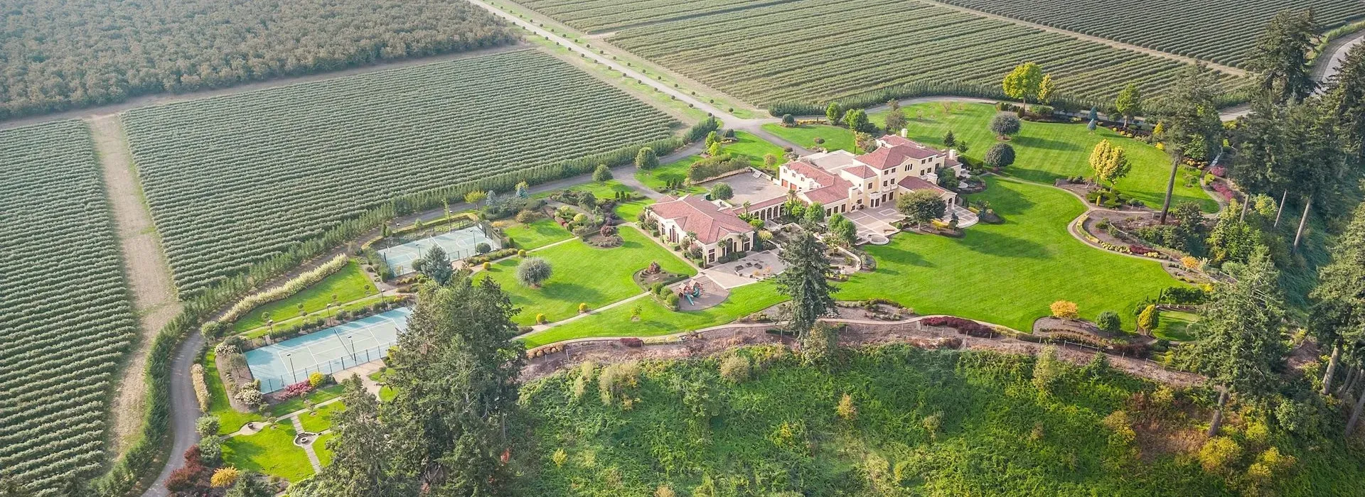 Aerial view of Del Mar Villa among Oregon vineyards and farmland